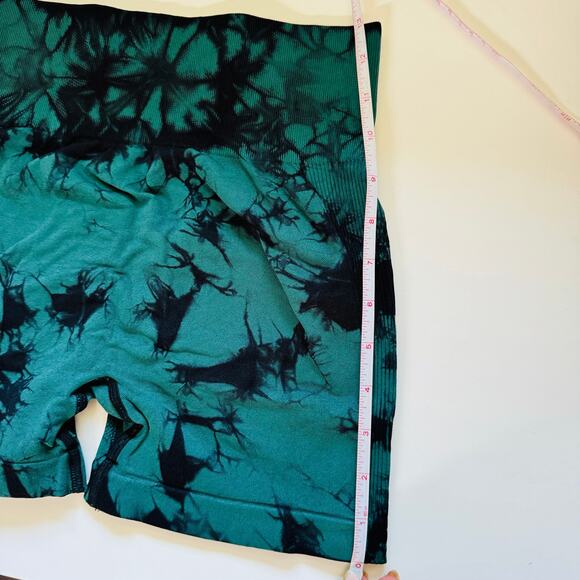 NEW Viral TikTok Black Seamless Tie Dye Scrunch Gym High Rise Short Shorts - Picture 14 of 16